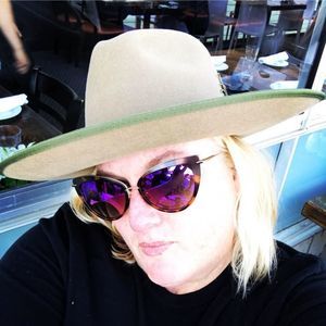 Meet your Posher, Chanel